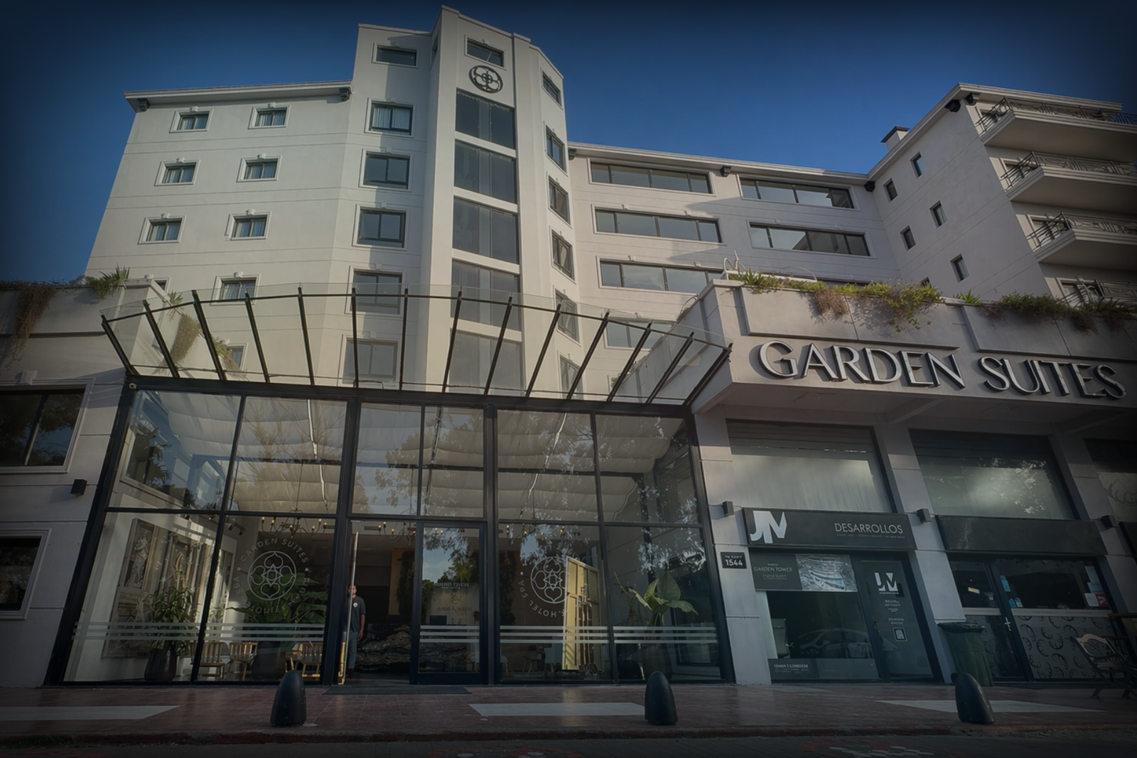 Exterior del hotel Garden Suites